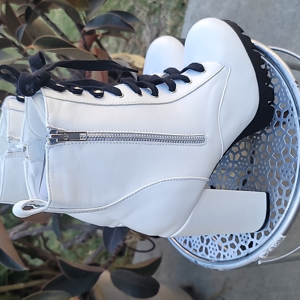 White Ankle Lace Up Gogo Boots Lug Sole Motorcycle Great for Theme Events SZ 8